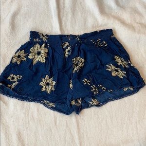 Flowy RD Style Shorts w/ Floral Pattern Size L